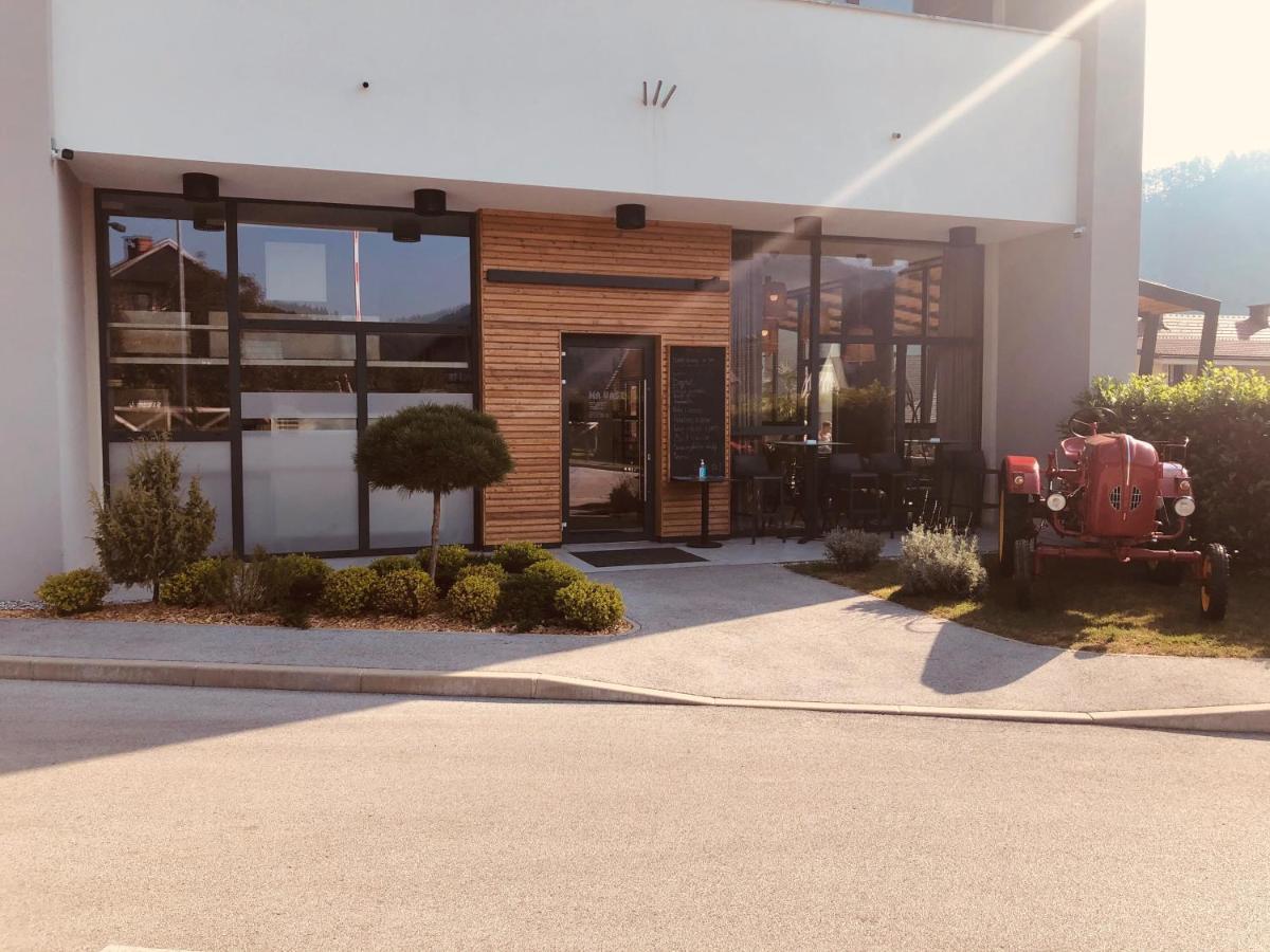 Na Vasi Restavracija In Prenocisca Hotel Škofja Loka Exterior foto