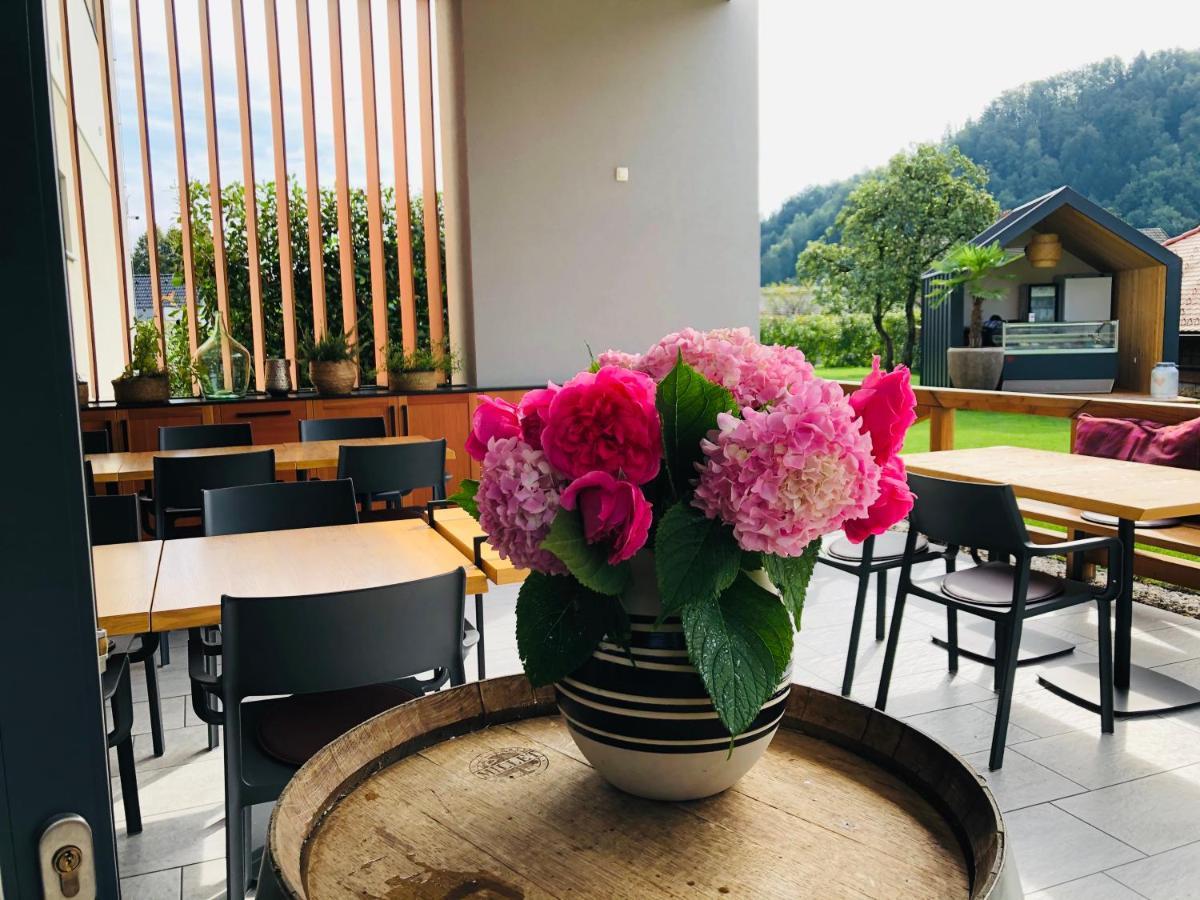 Na Vasi Restavracija In Prenocisca Hotel Škofja Loka Exterior foto