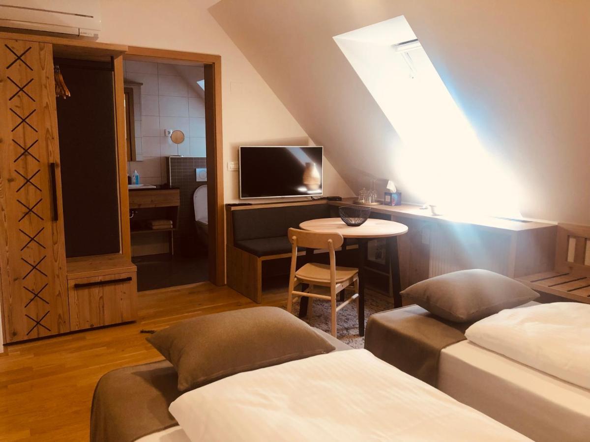 Na Vasi Restavracija In Prenocisca Hotel Škofja Loka Exterior foto
