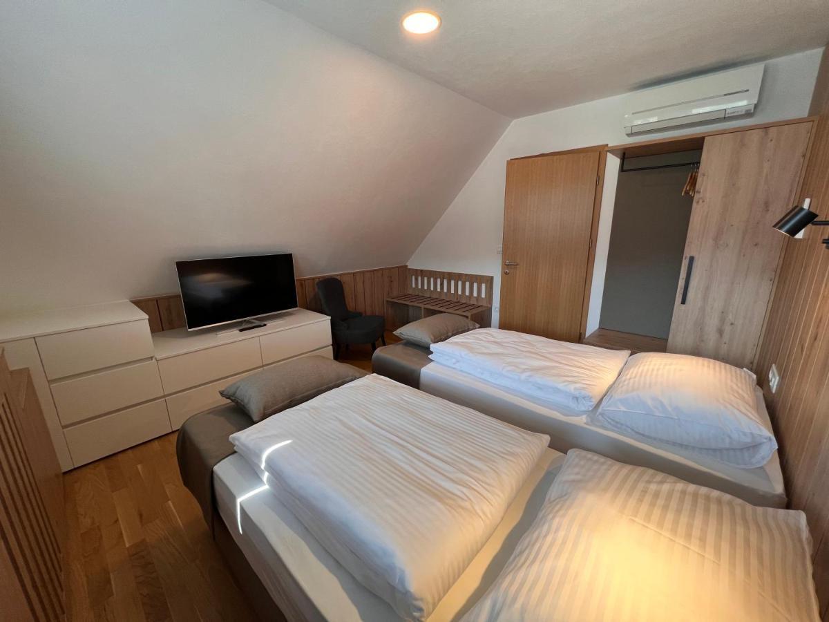 Na Vasi Restavracija In Prenocisca Hotel Škofja Loka Exterior foto
