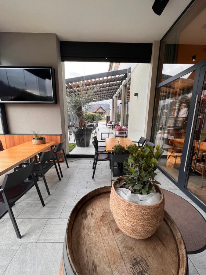 Na Vasi Restavracija In Prenocisca Hotel Škofja Loka Exterior foto