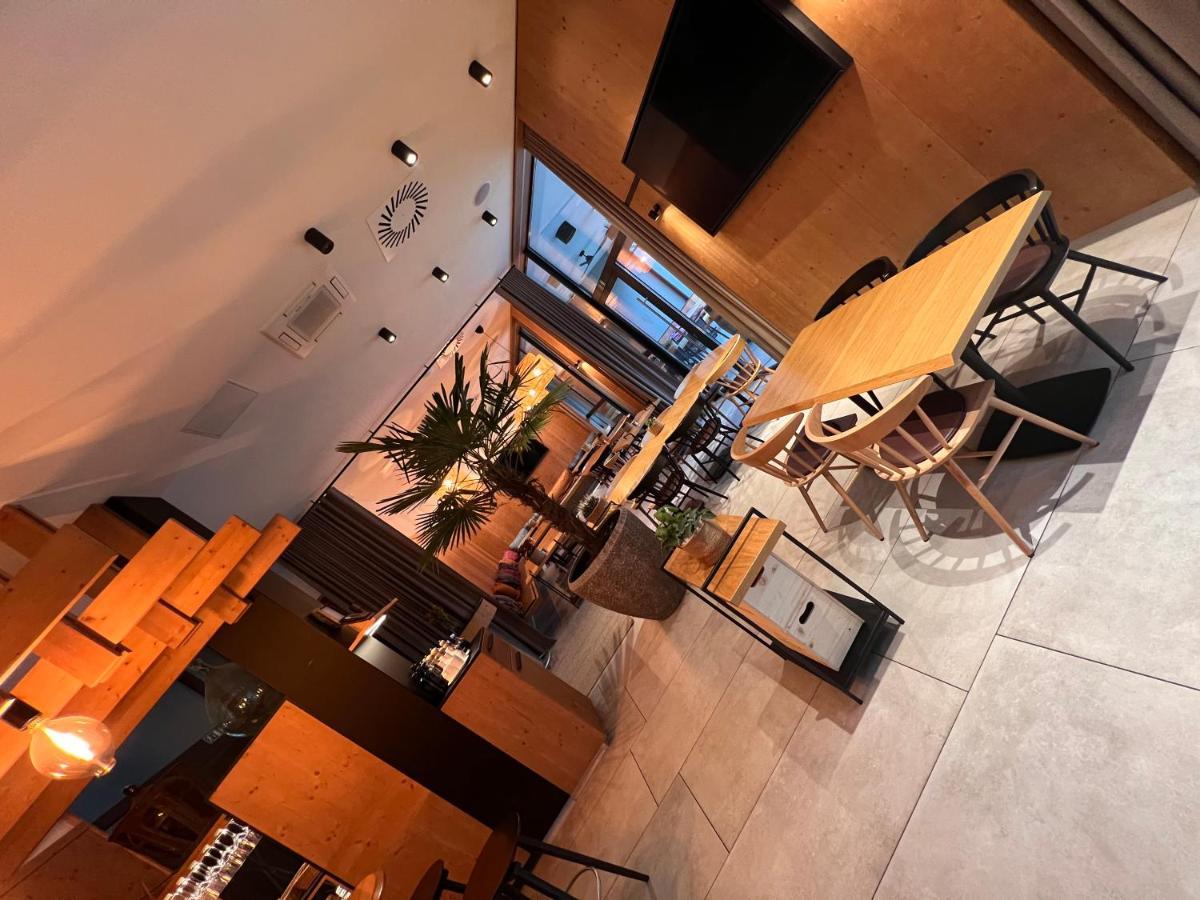 Na Vasi Restavracija In Prenocisca Hotel Škofja Loka Exterior foto